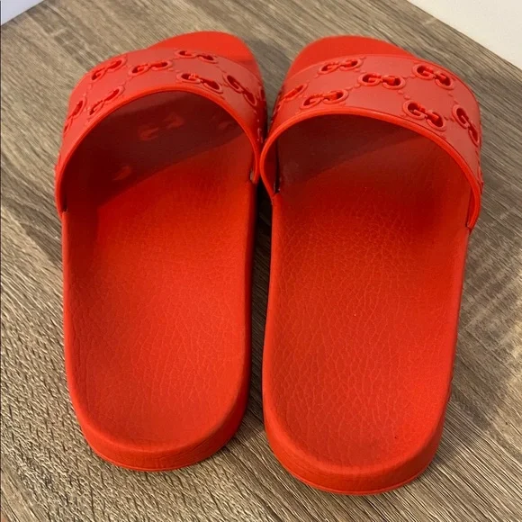 Gucci mens Vibrant Red Rubber Slide Sandals - Picture 5 of 10